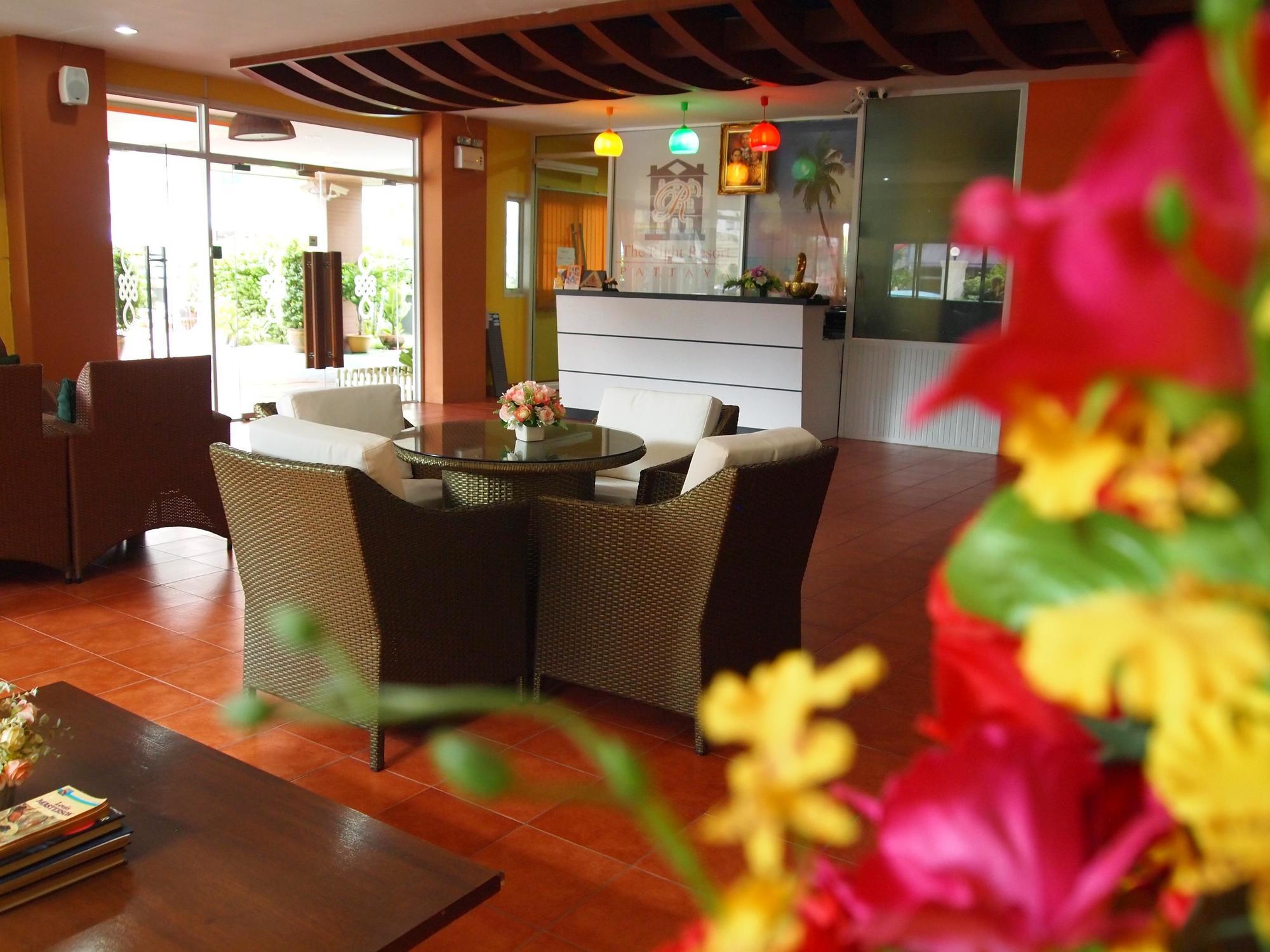 The Right Resort Pattaya Ngoại thất bức ảnh