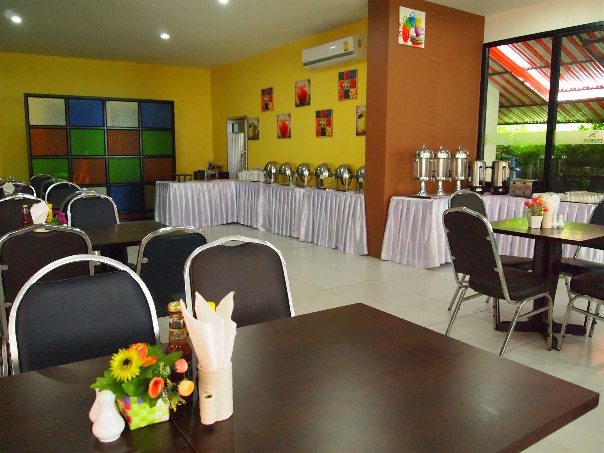 The Right Resort Pattaya Ngoại thất bức ảnh